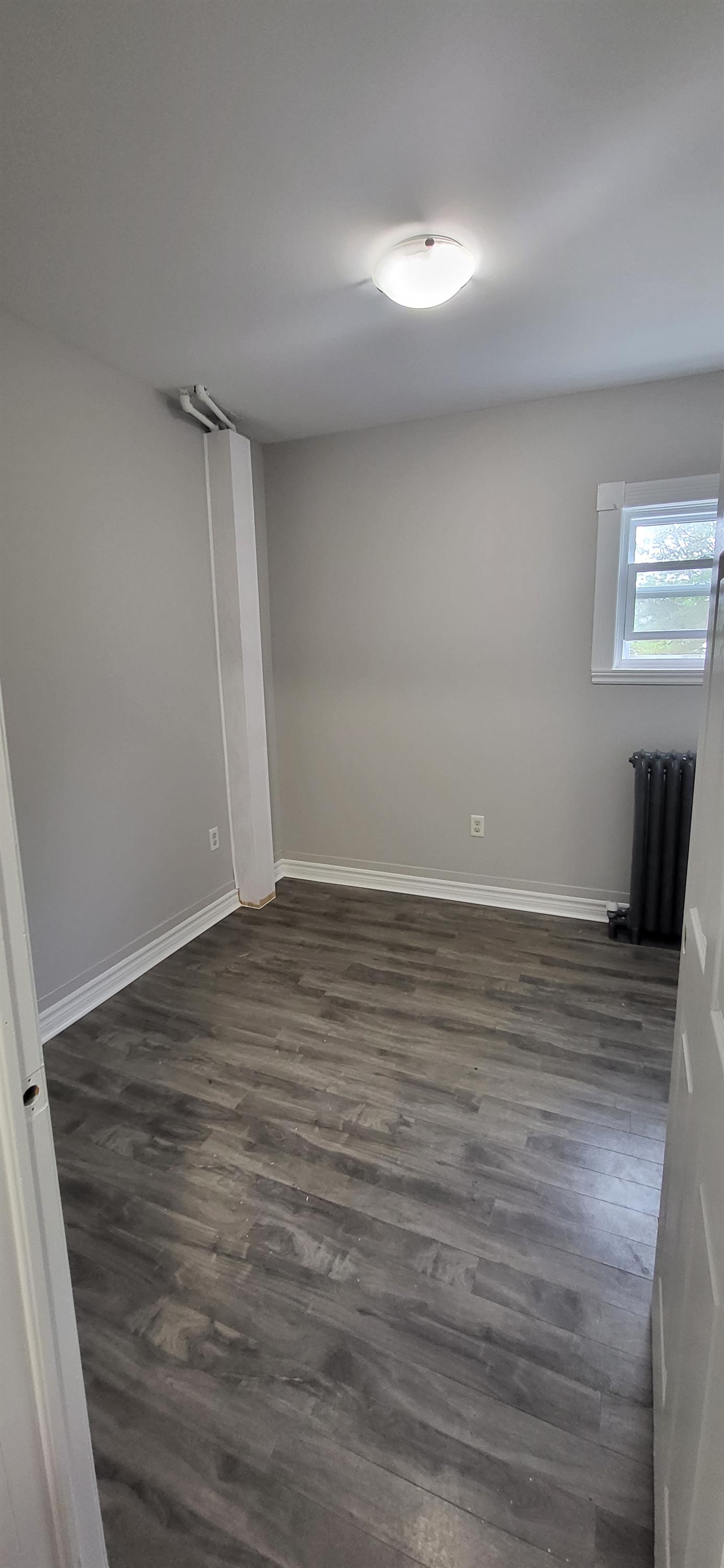 21 Gates Ave - 7